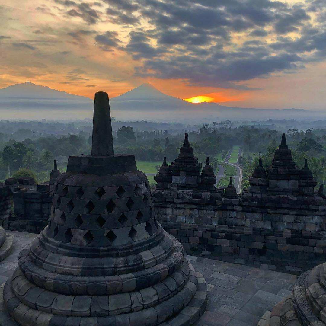 Sunrise di Candi Borobudur, Images From @racheldoyle1409