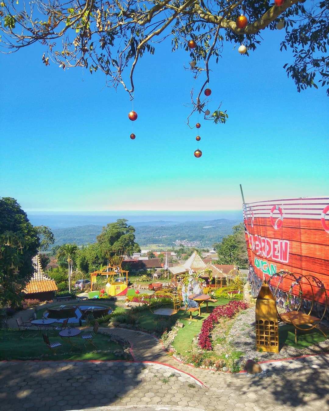 Pemandangan King Garden Semarang, Image From @chochoshima