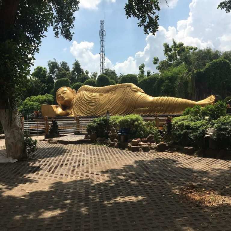 Wisata Patung Budha Tidur Di Maha Vihara Mojopahit Mojokerto Januari