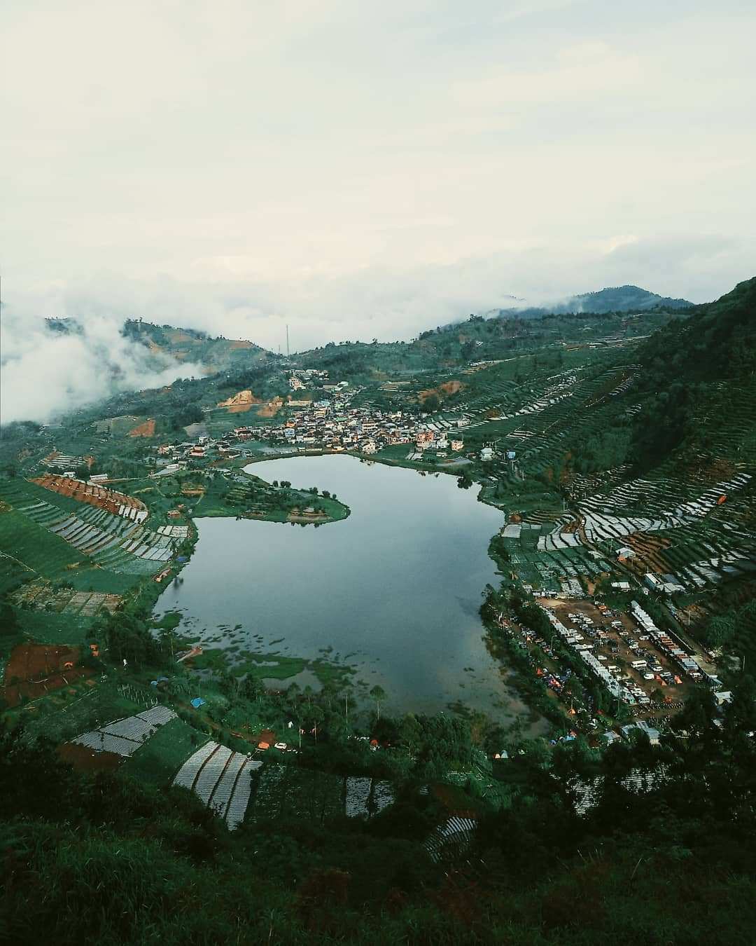 PEmandangan Desa dan Telaga Cebong Dari Bukit Sikunir, Image From @hafaradep