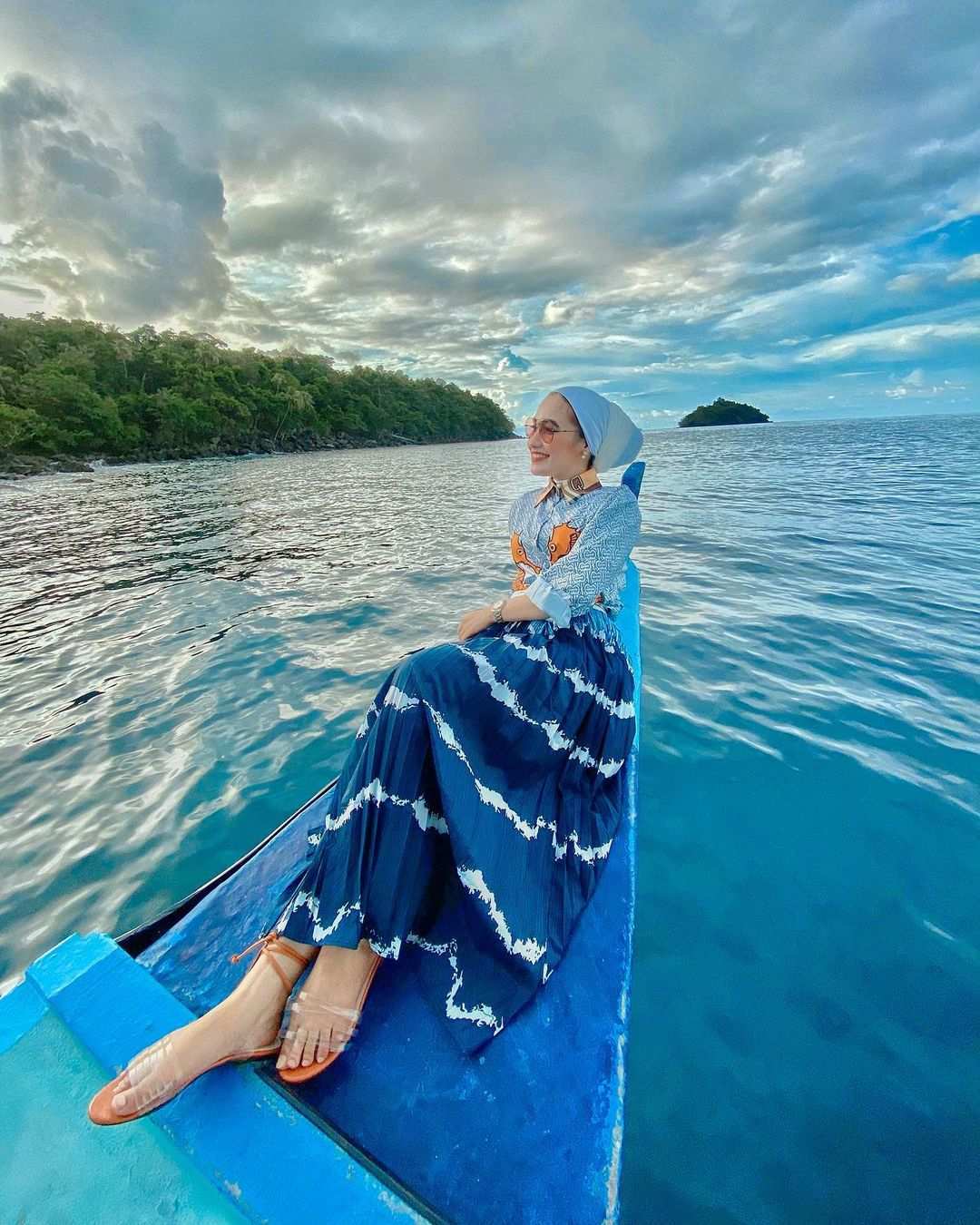 Berfoto di Atas Kapal di Pulau Rubiah, Image From @fitriyyani_