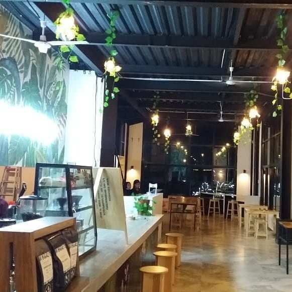 Bagian Indoor Sangkara Garden Coffee And Resto Image From @komunitas_kuliner