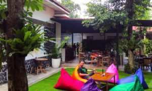 Bersantai Di Bagian Outdoor Di Cafe Kalaras Heritage Bogor Image From @enjoybogor