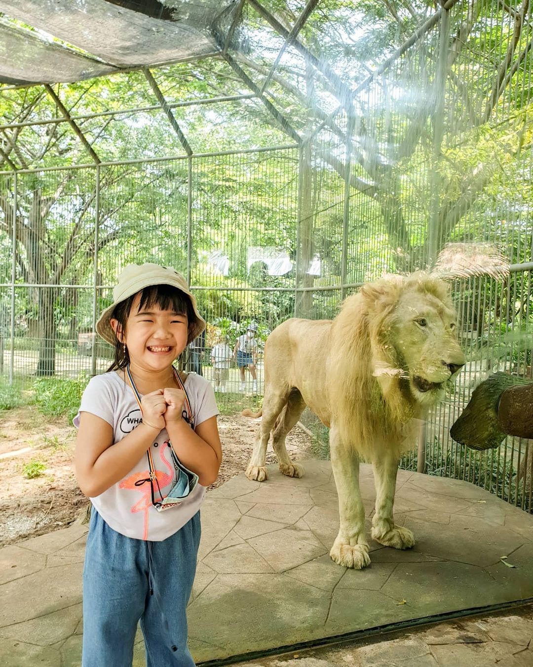 Berfoto Dengan Singa Di Faunaland Ancol Image From @melisarsn