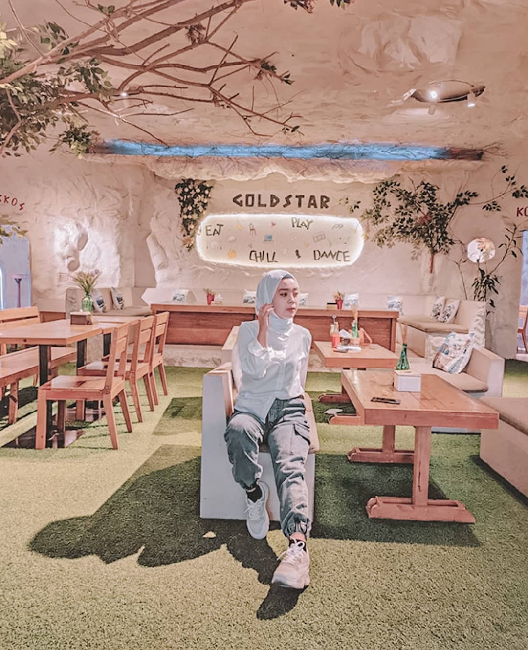 Berfoto Di Goldstar 360 Cafe Image From @tasyans26