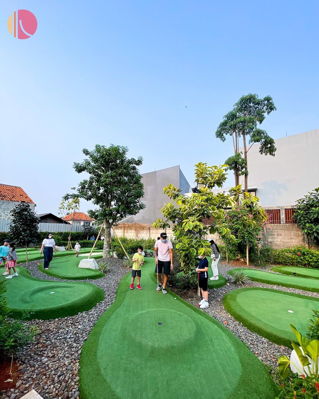 Suasana Pengunjung Di Kolepa Mini Golf Bintaro Image From @kolepa Id_