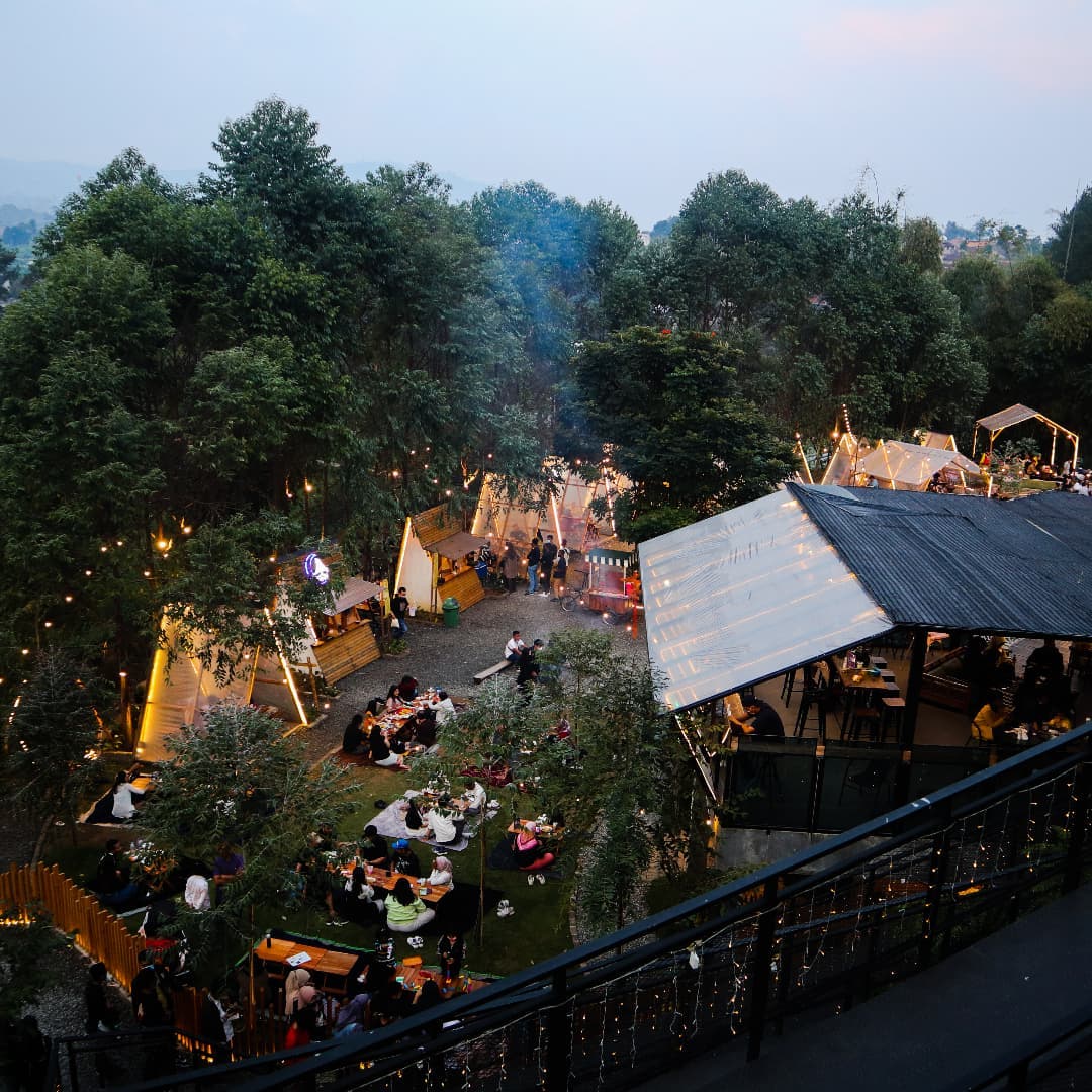 Ruang Lapang Outdoor Cafe Bandung Image From @ubaymh