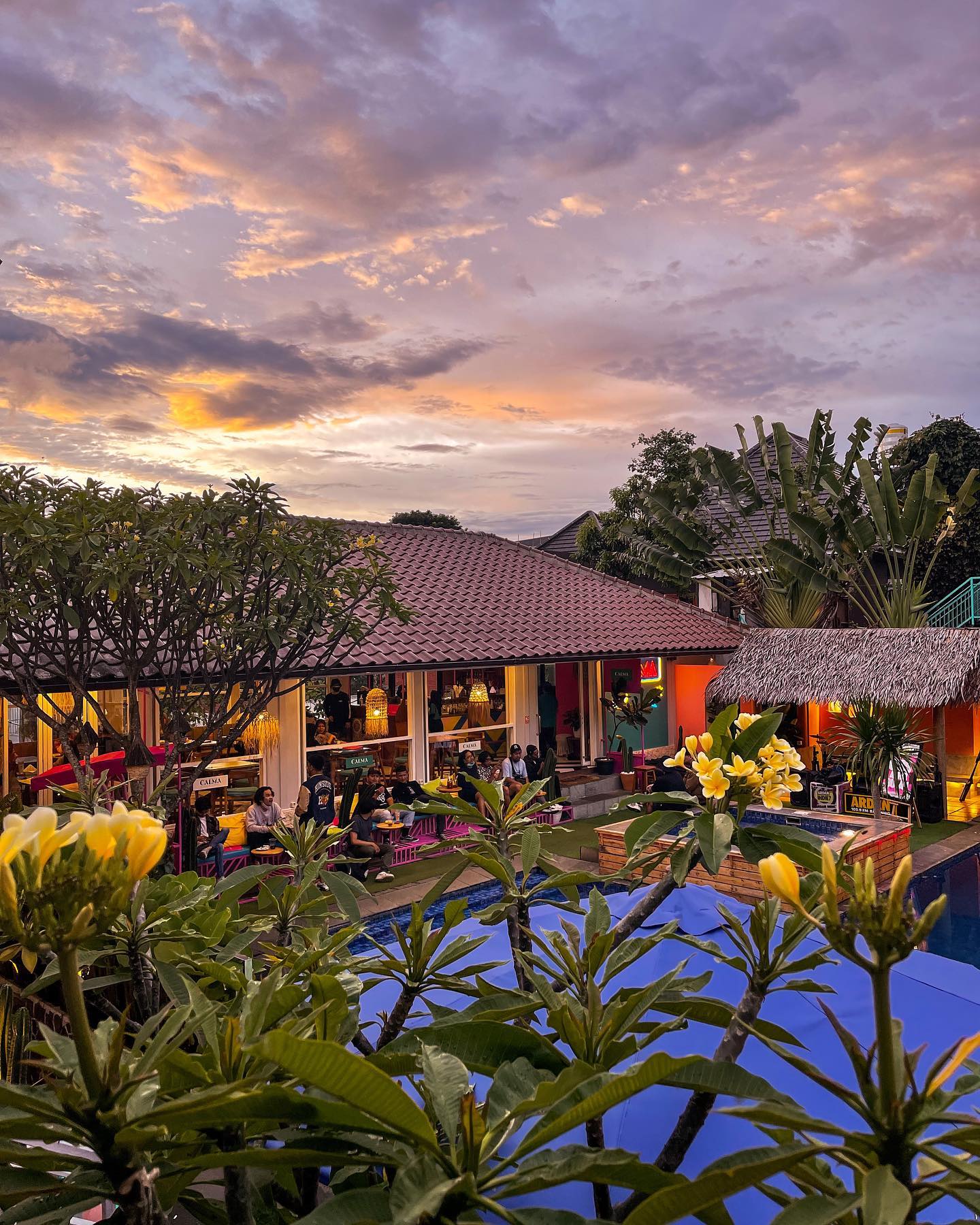 Sunset Di Calma Pool Kitchen Image From @calma Bandung