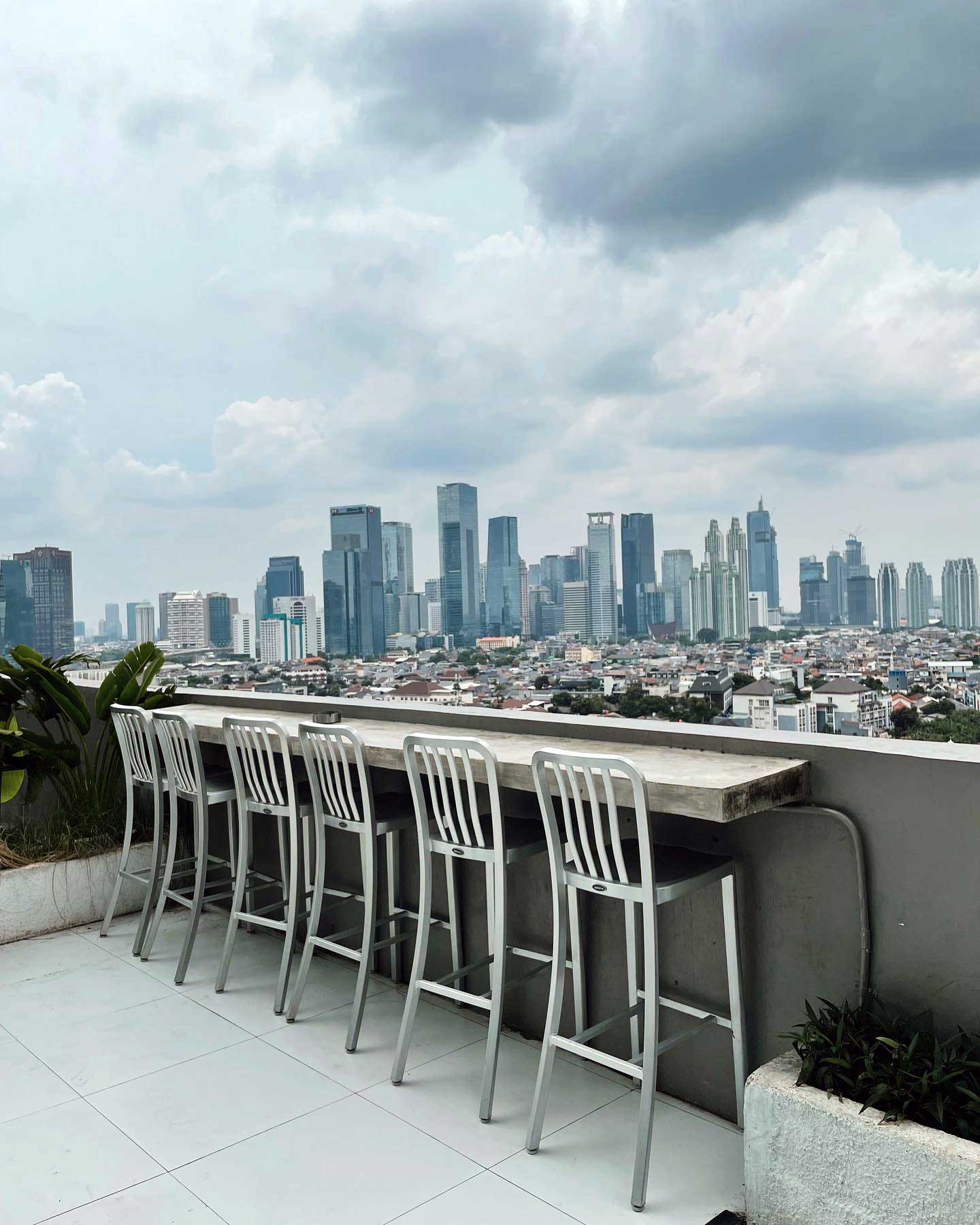 Cafe Rooftop Jakarta Kobain Coffee Image From @coffeeineseeker