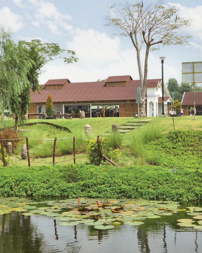 Curated visual reference: Picture Idea: Review Rustic Market Graha Natura Surabaya Januari 2024