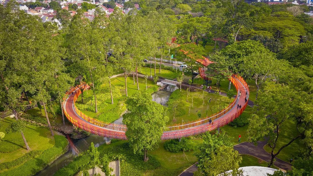Jembatan Merah Di Tebet Eco Park Image From @lutfylufthansyah