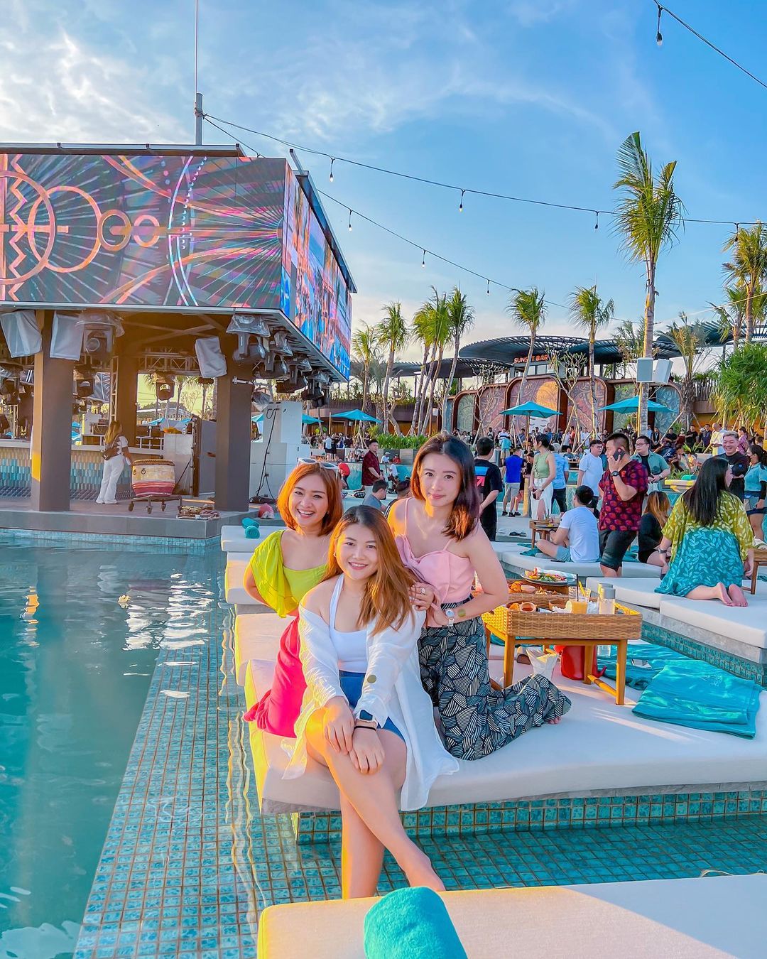 Atlas Beach Fest Bali Lokasi & Harga Menu Agustus 2022 - Wisata