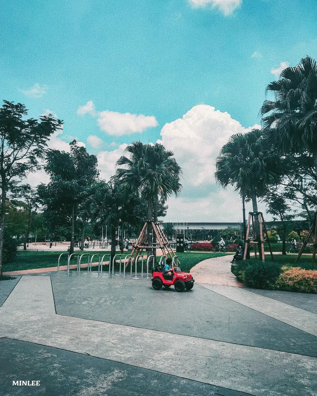 Jam Buka Kiara Artha Park Bandung Image From @minleemotret