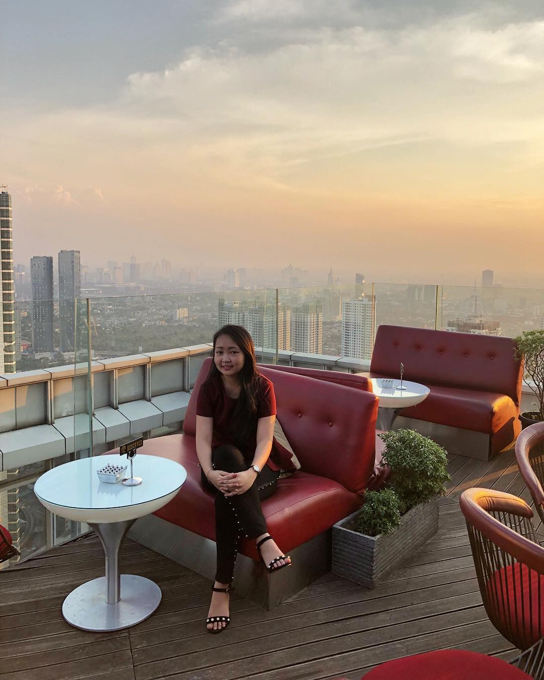 Cafe Rooftop Jakarta Cloud Lounge Image From @rany__rn