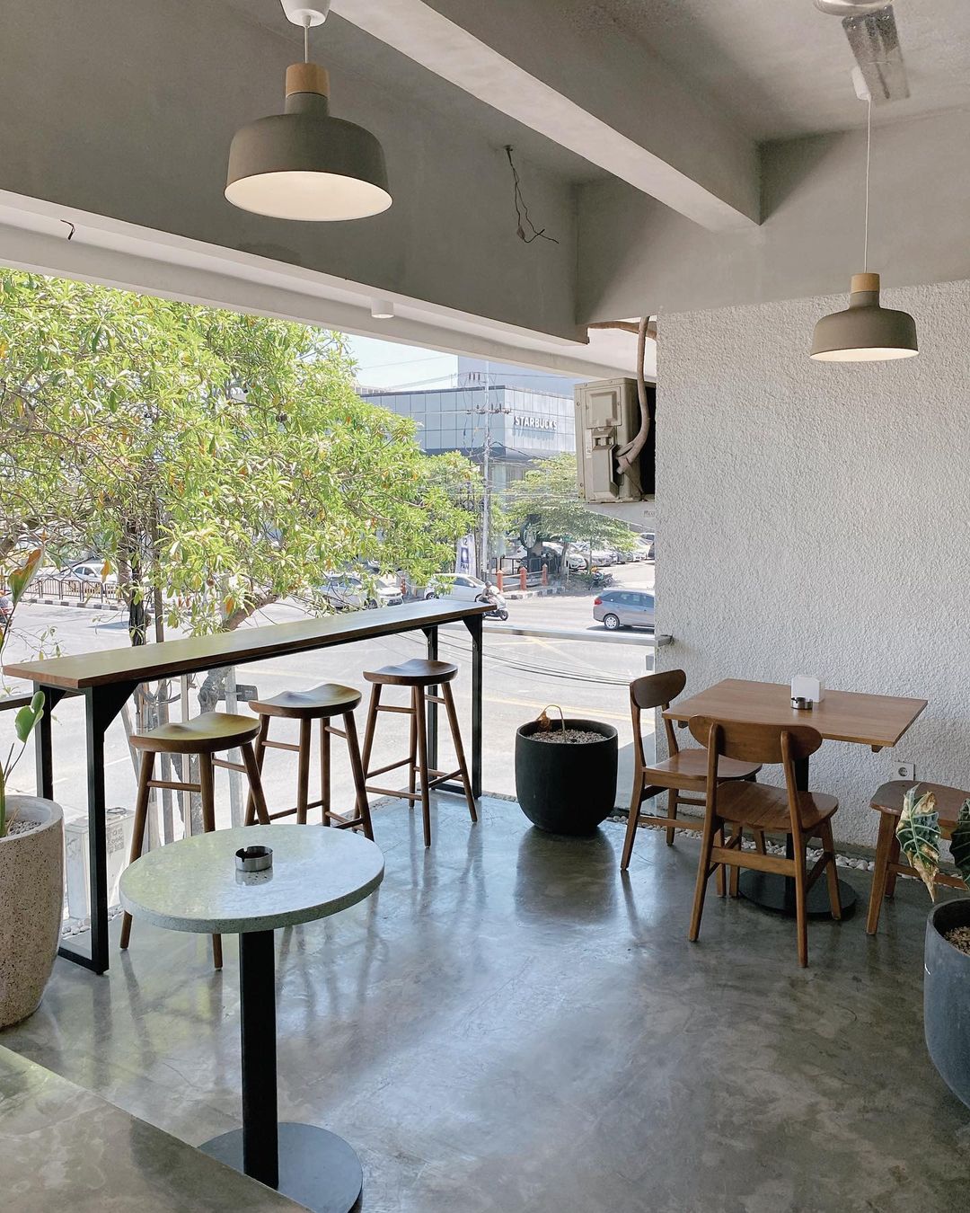 Foto Coloni Coffee Shop Baratajaya Image From @throughtablesandtravels