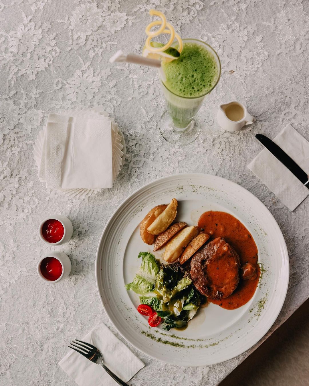 Tempat Makan Enak Di Bandung The Peak Resort Dining Image From @galaxy_antariksaaa
