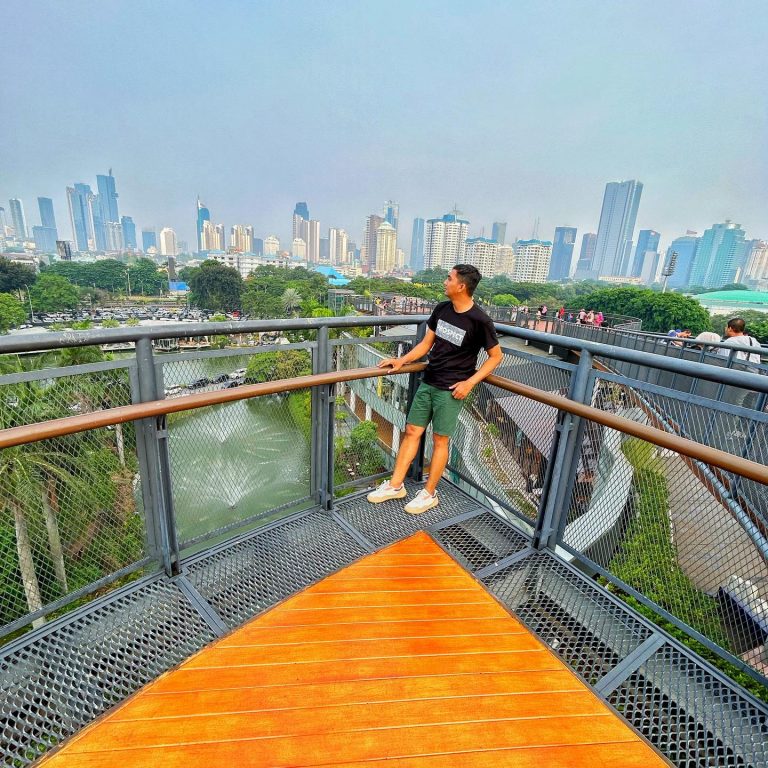 Berlibur Di Senayan Park Foto Skywalk Lokasi Dan Harga Wisata Milenial