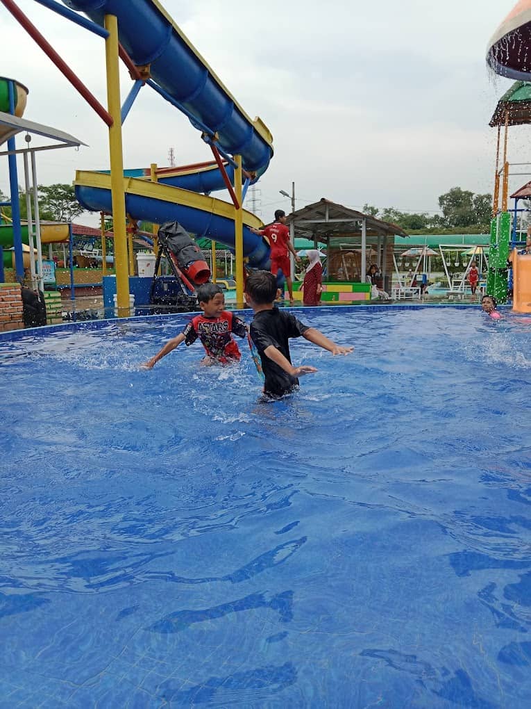 Jam Buka Kolam Renang Tembong Banten, Image From @Inah Regina