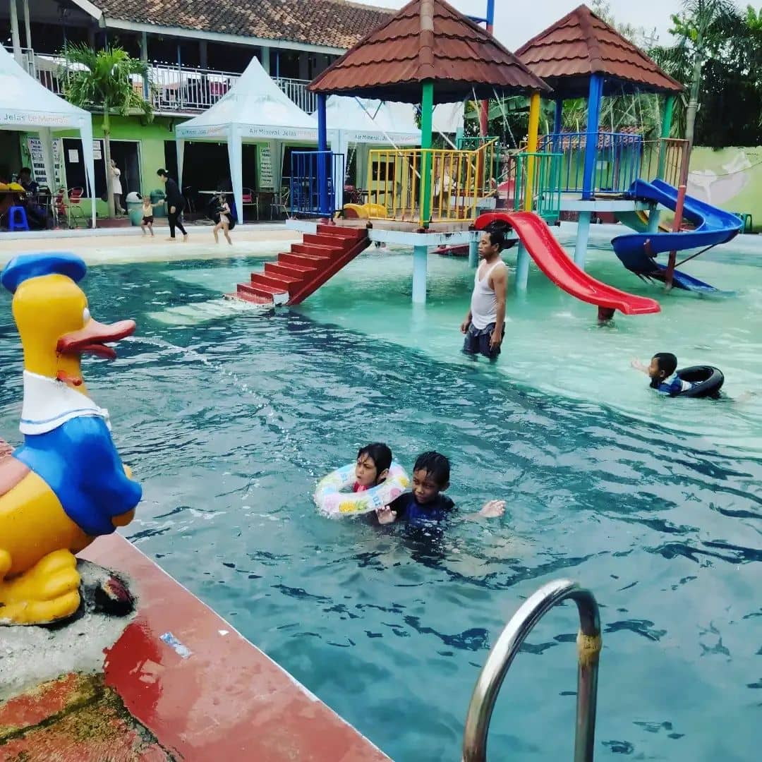 Niagara Waterboom Demak, Image From @ardinta_kevinsyila